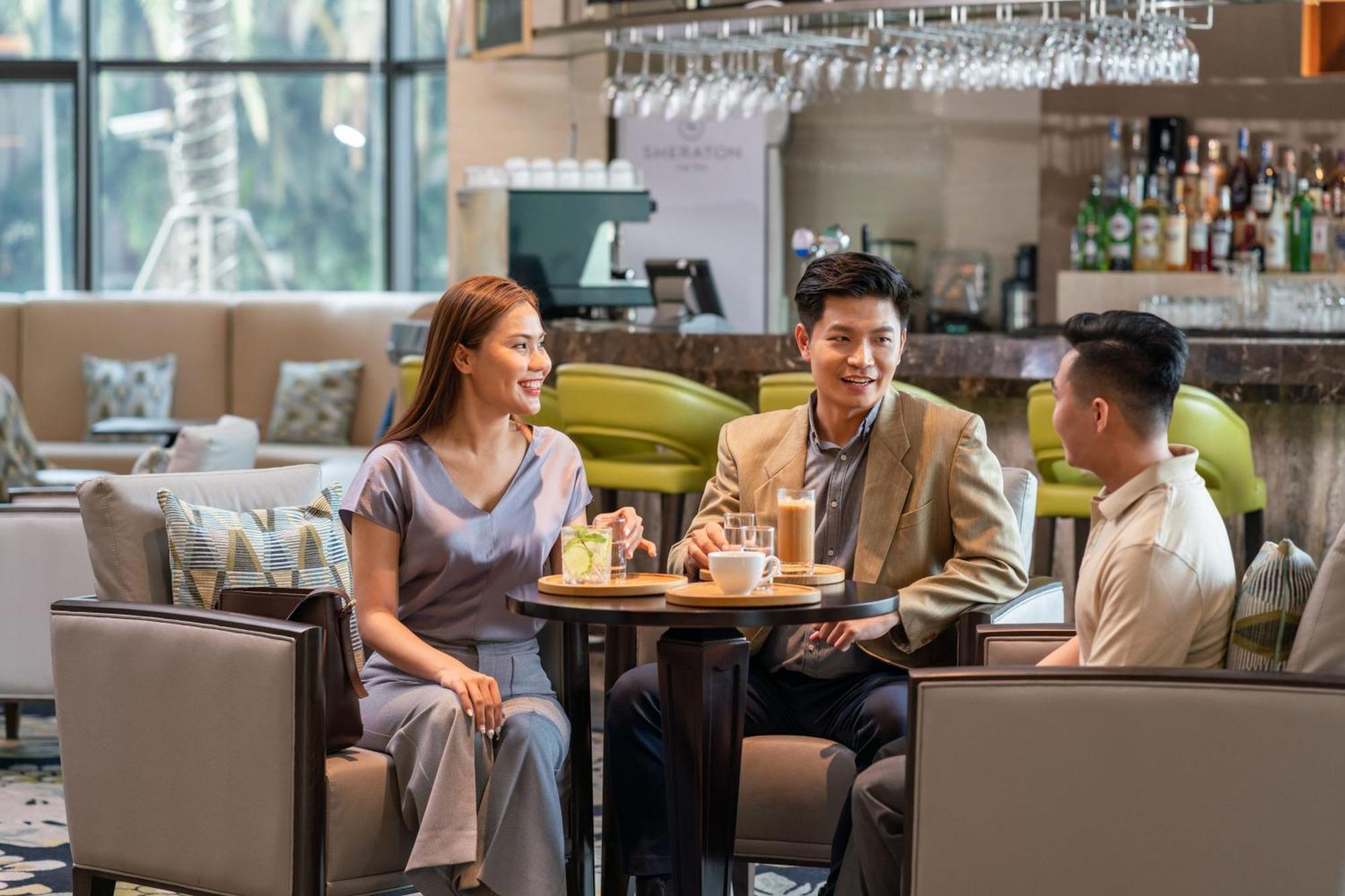 Sheraton Can Tho Eksteriør bilde The Lounge at Hong Kong International Airport